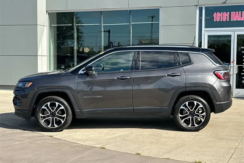 2022 Jeep Compass Limited photo 1