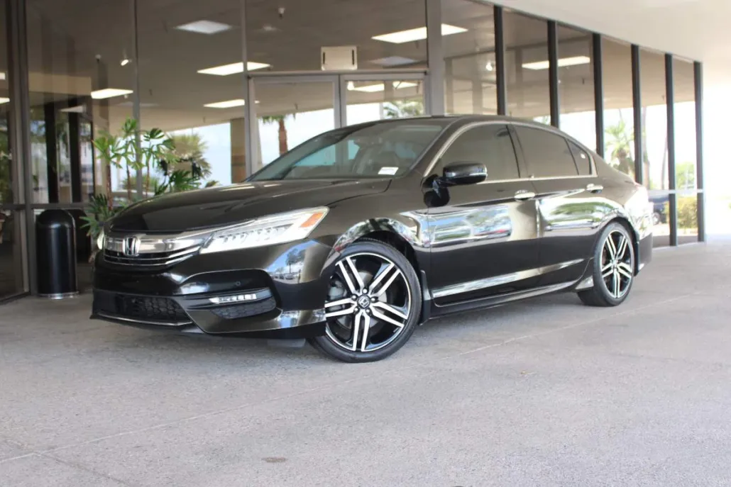 2016 Honda Accord Touring photo 1
