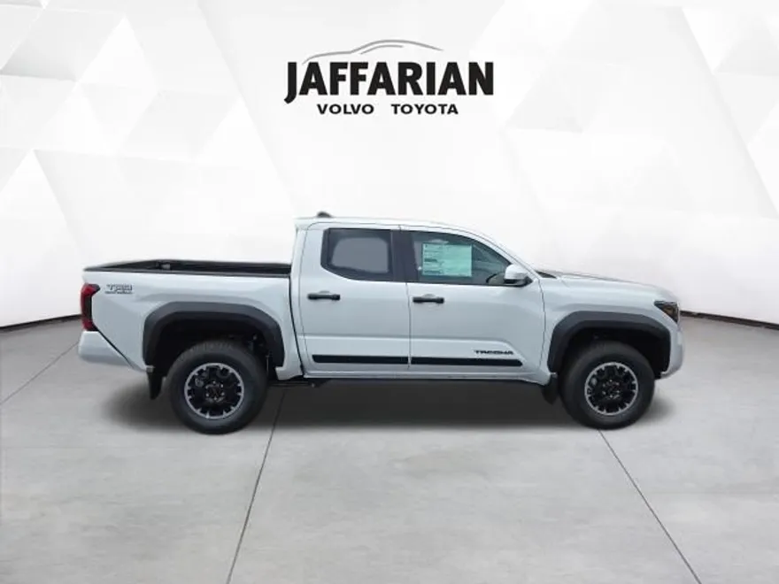 2025 Toyota Tacoma TRD Off-Road Double Cab photo 1