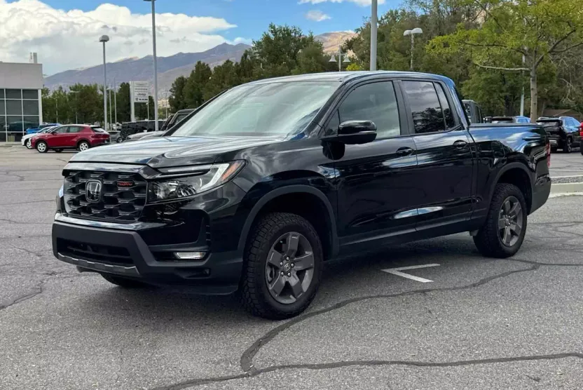 2025 Honda Ridgeline TrailSport photo 1