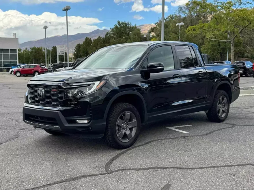 2025 Honda Ridgeline TrailSport photo 1