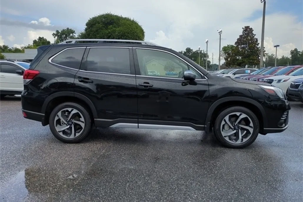 2022 Subaru Forester Touring photo 1