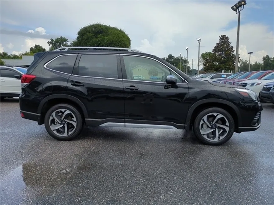 2022 Subaru Forester Touring photo 1