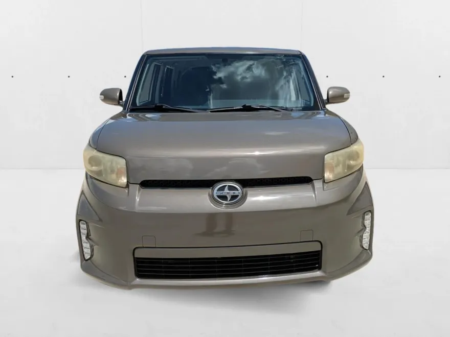 2013 Scion xB Base photo 1