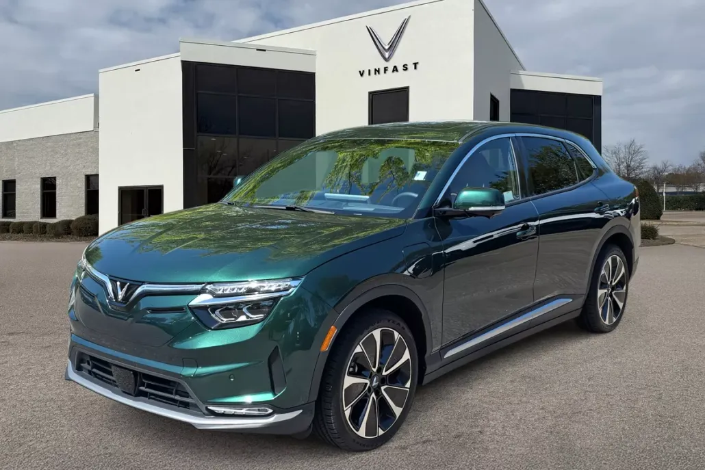 2025 Vinfast VF 8 8 photo 1