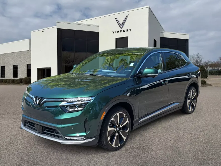 2025 Vinfast VF 8 8 photo 1