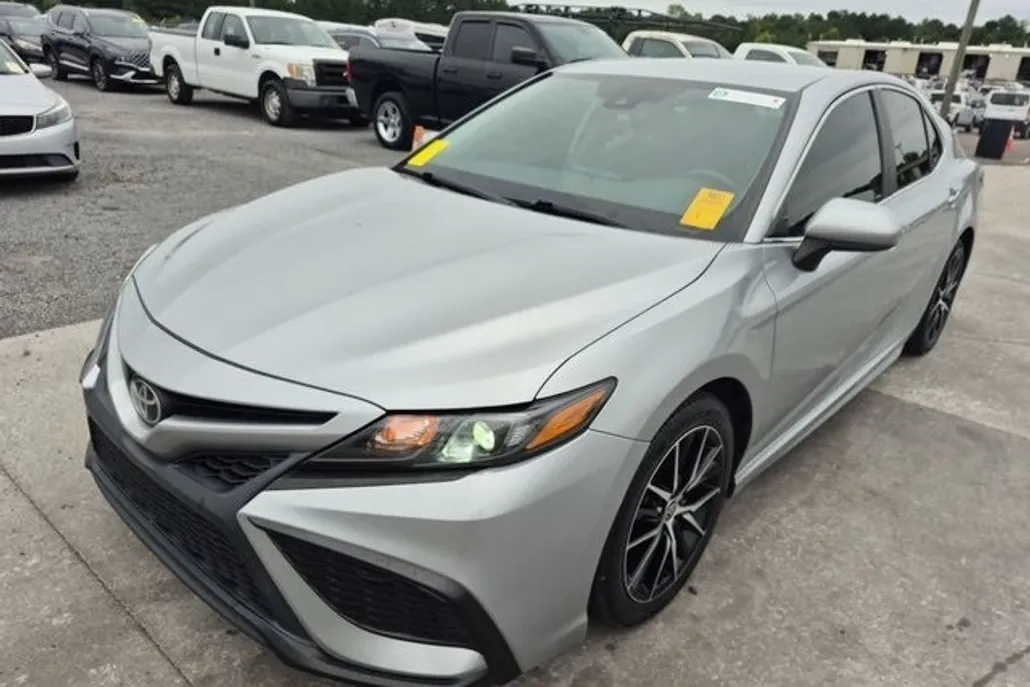 2021 Toyota Camry SE photo 1