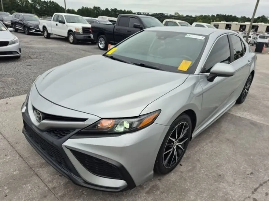 2021 Toyota Camry SE photo 1