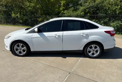 2014 Ford Focus SE photo 2