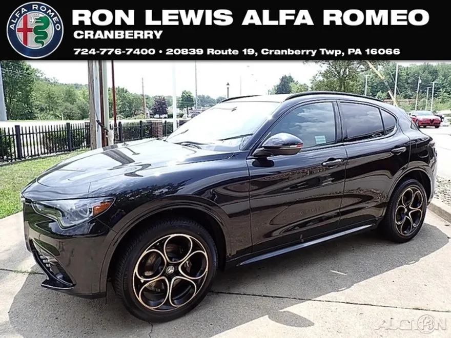2025 Alfa Romeo Stelvio Sprint Base photo 1