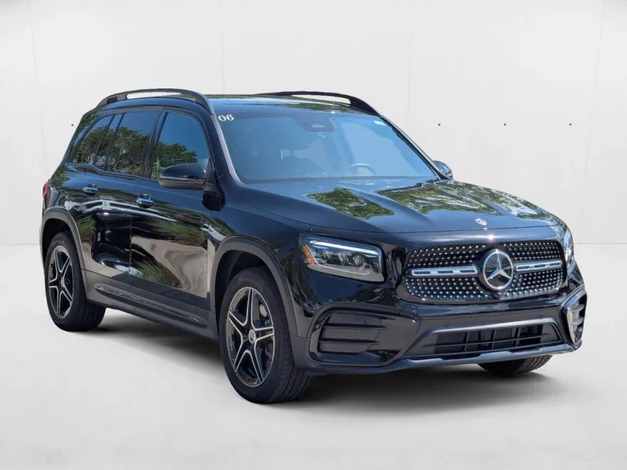 2025 Mercedes Benz GLB 250 photo 1