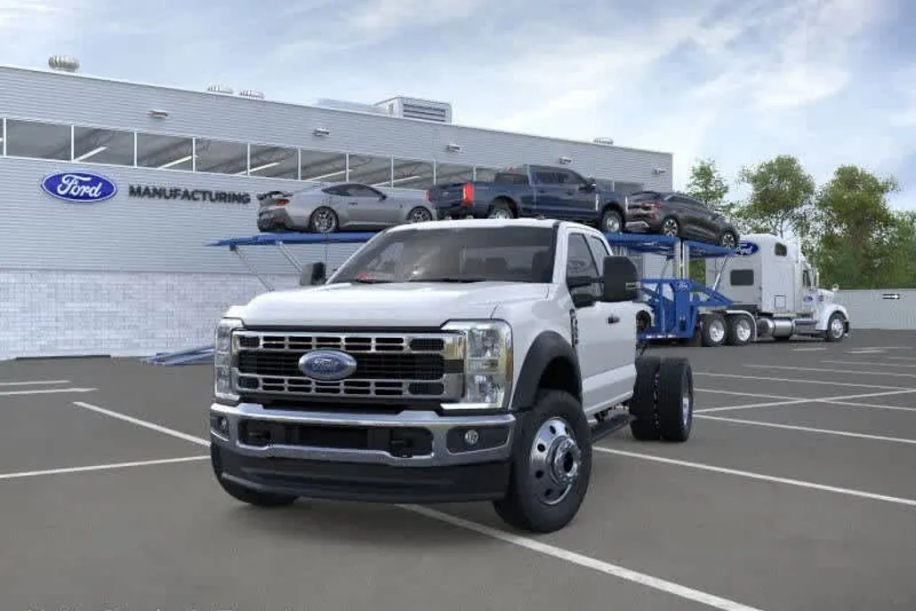 2026 Ford F-550 photo 1