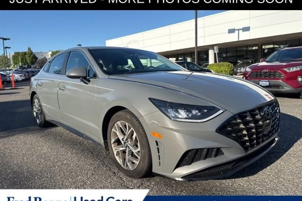2022 Hyundai Sonata SEL photo 1