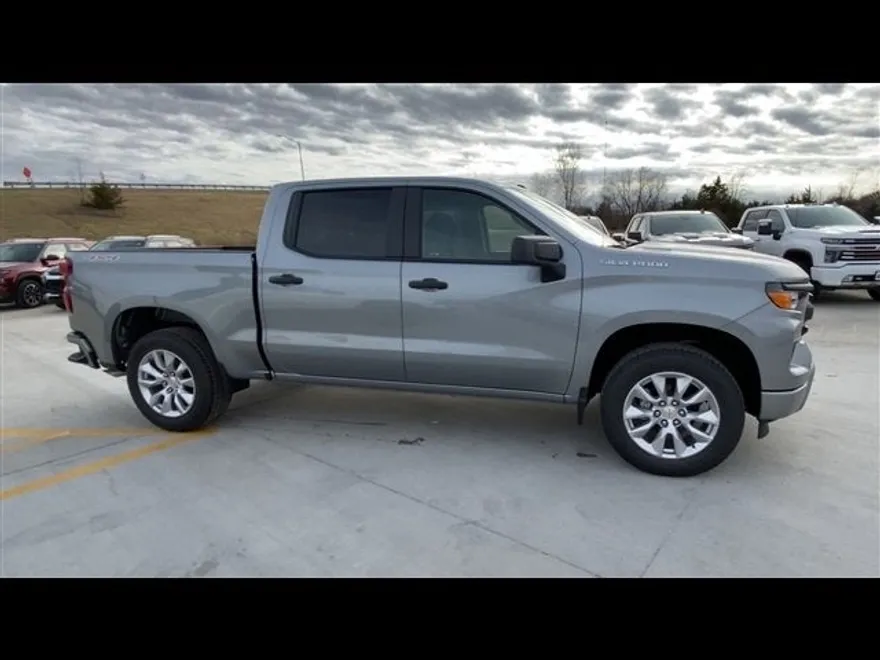 2025 Chevrolet Silverado 1500 Custom photo 1