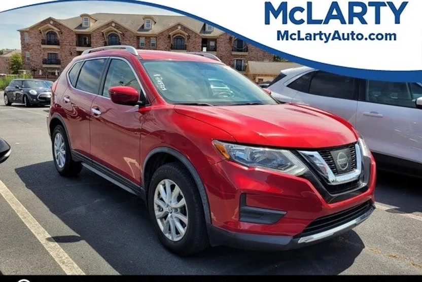 2017 Nissan Rogue SV photo 1