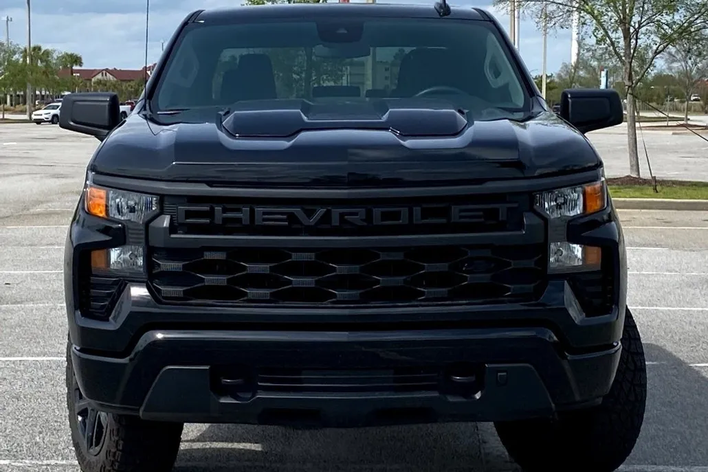 2025 Chevrolet Silverado 1500 Custom Trail Boss photo 1
