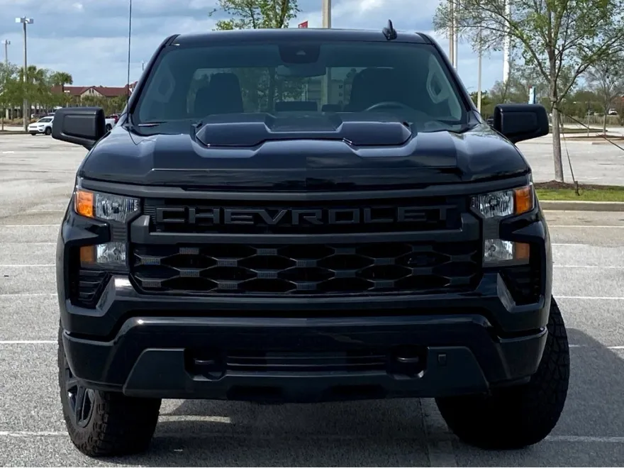 2025 Chevrolet Silverado 1500 Custom Trail Boss photo 1