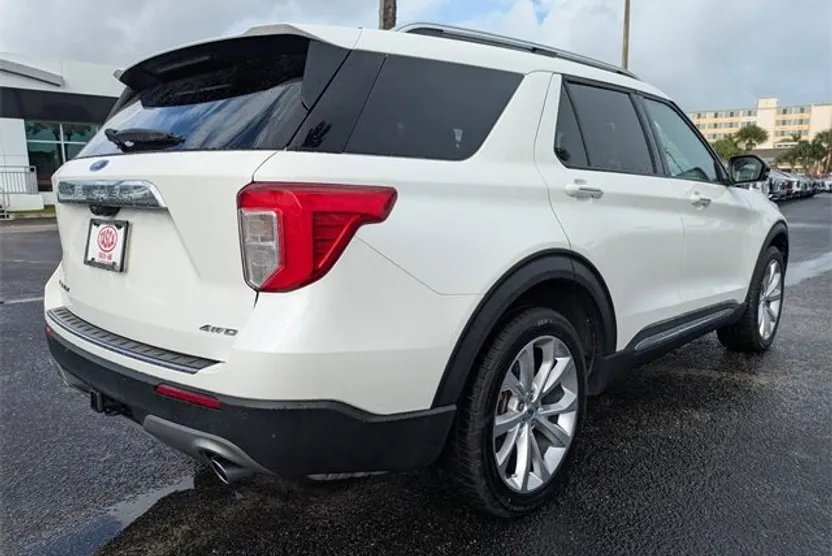 2022 Ford Explorer Platinum photo 1