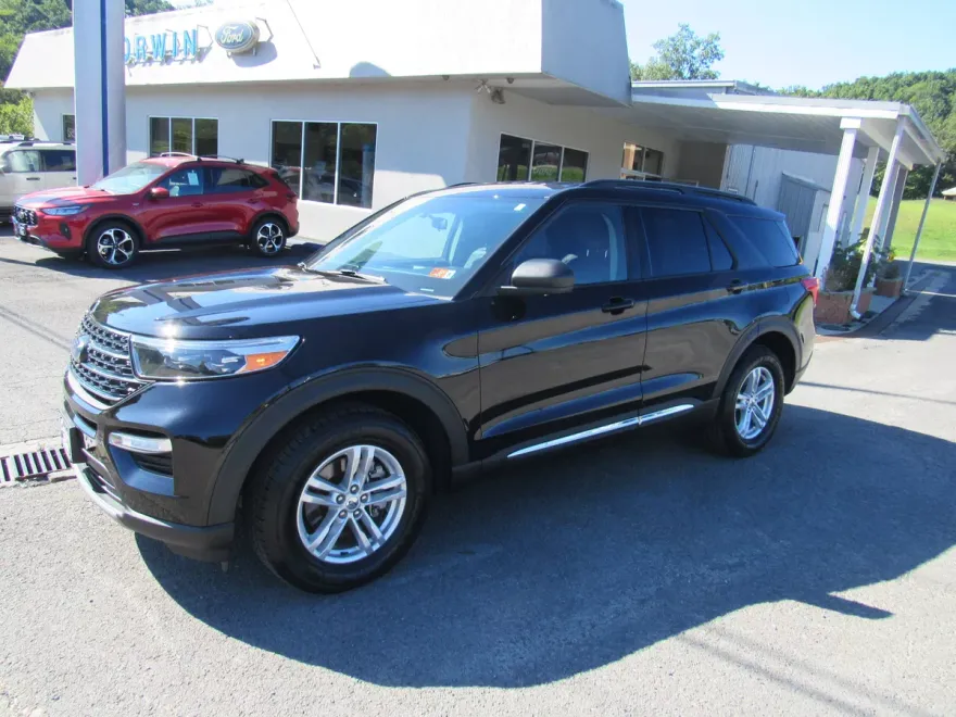 2022 Ford Explorer XLT photo 1
