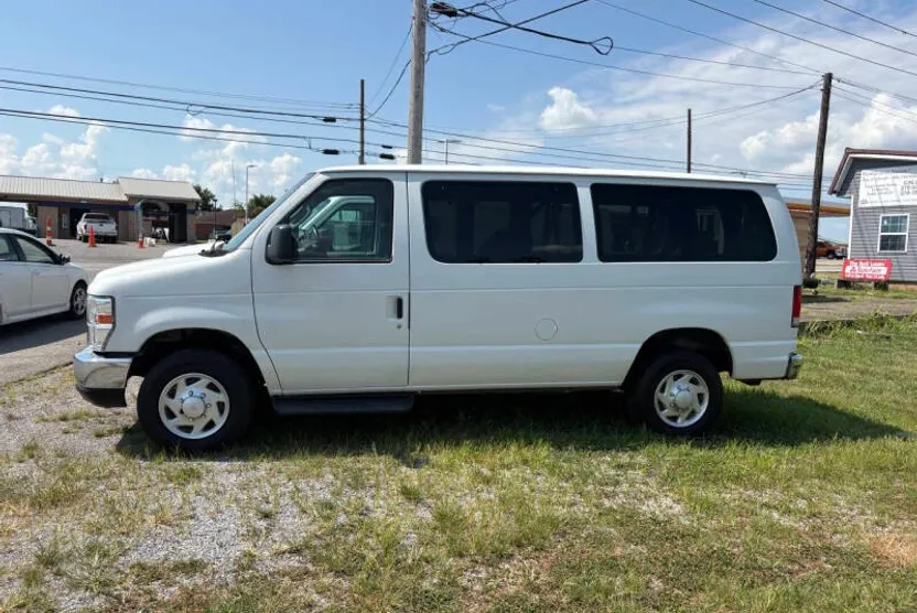 2014 Ford E-350 photo 1