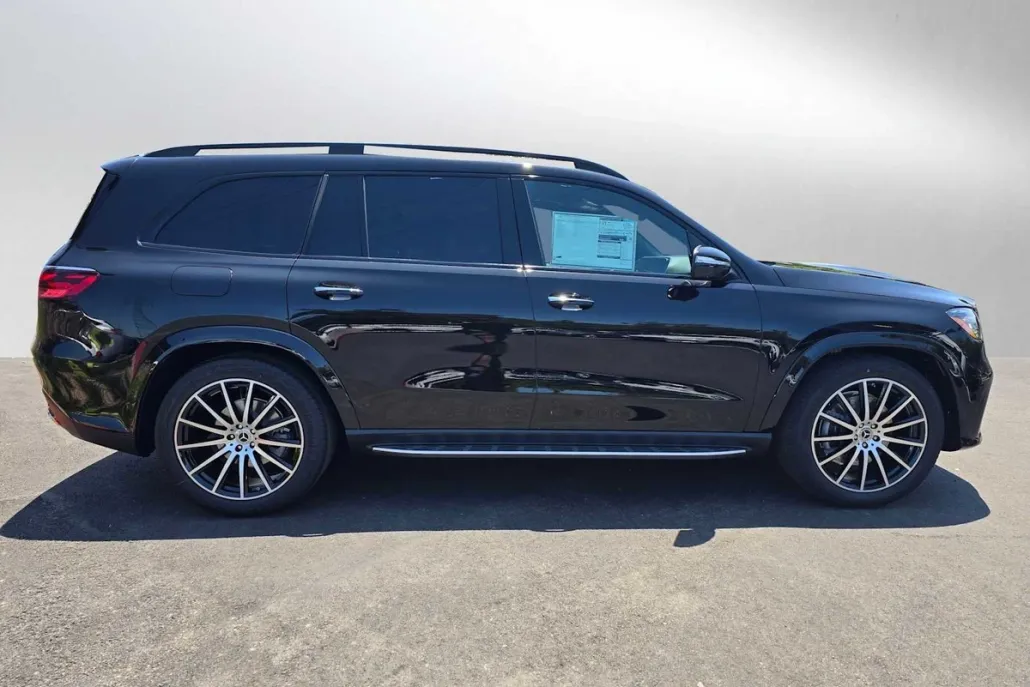 2025 Mercedes Benz GLS 450 4MATIC photo 1
