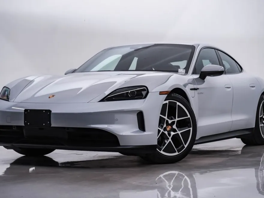 2025 Porsche Taycan photo 1