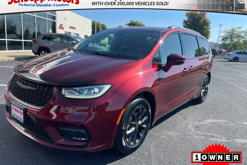 2021 Chrysler Pacifica Touring photo 1