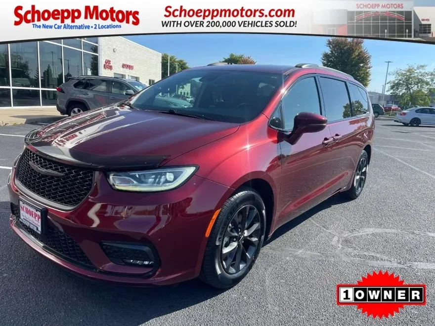 2021 Chrysler Pacifica Touring photo 1