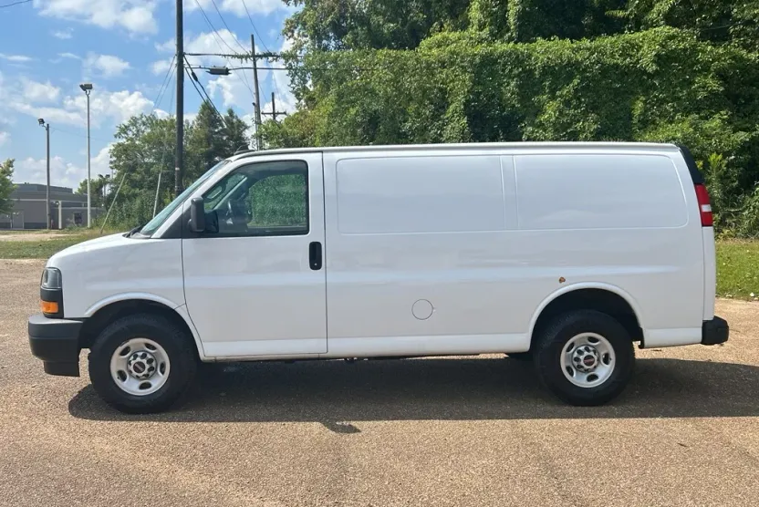 2023 Gmc Savana Cargo 2500 photo 1