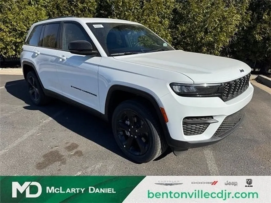 2025 Jeep Grand Cherokee Altitude photo 1
