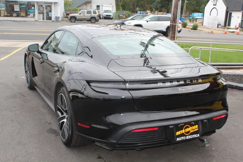 2022 Porsche Taycan photo 1