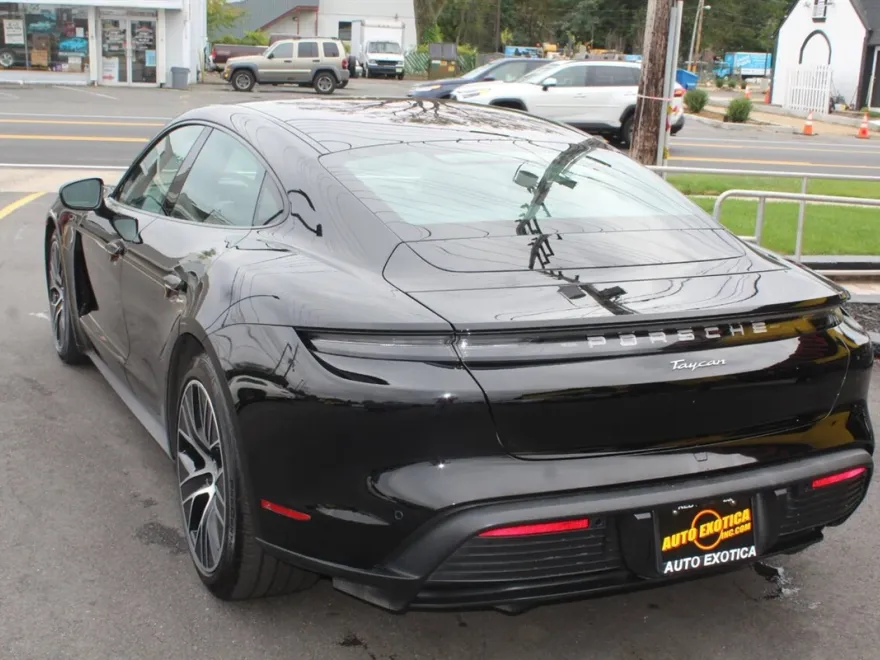 2022 Porsche Taycan photo 1