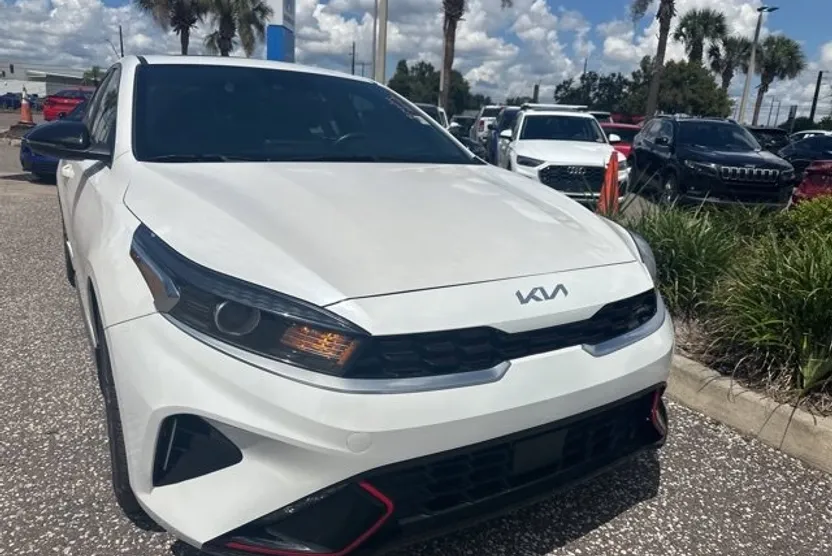 2023 Kia Forte GT-Line photo 1
