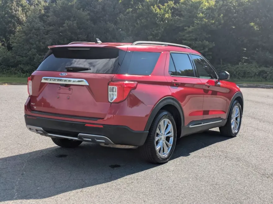 2022 Ford Explorer XLT photo 1