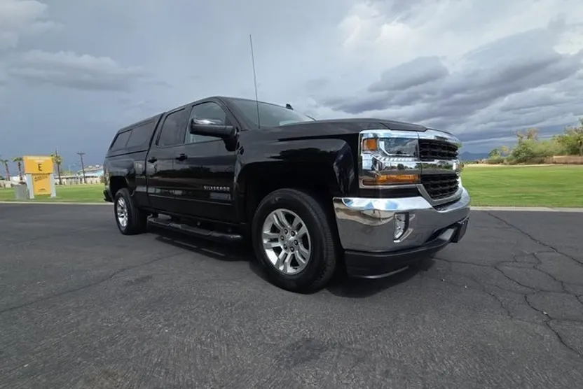2018 Chevrolet Silverado 1500 LT photo 1