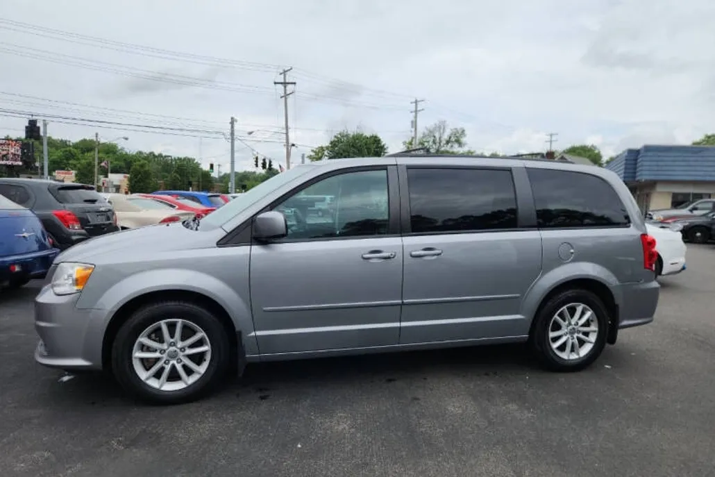 2014 Dodge Grand Caravan SXT photo 1