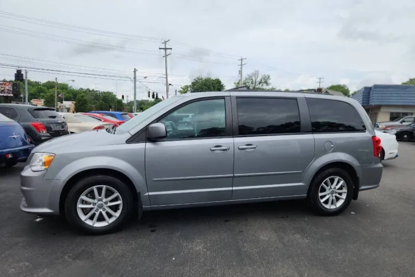 2014 Dodge Grand Caravan SXT photo 1
