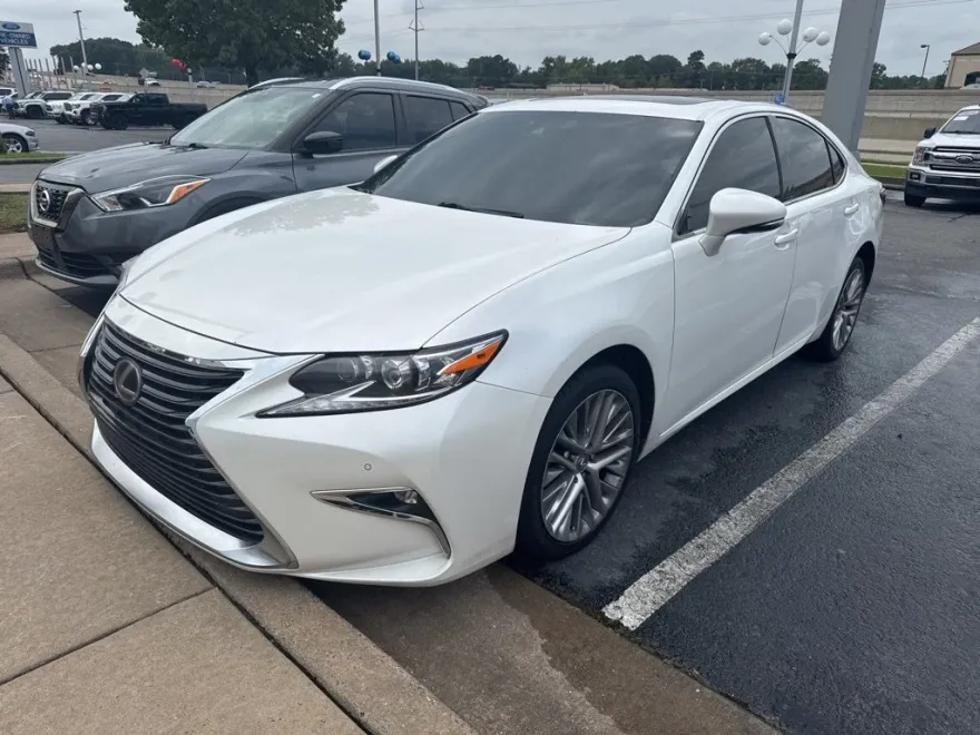 2016 Lexus ES 350 photo 1