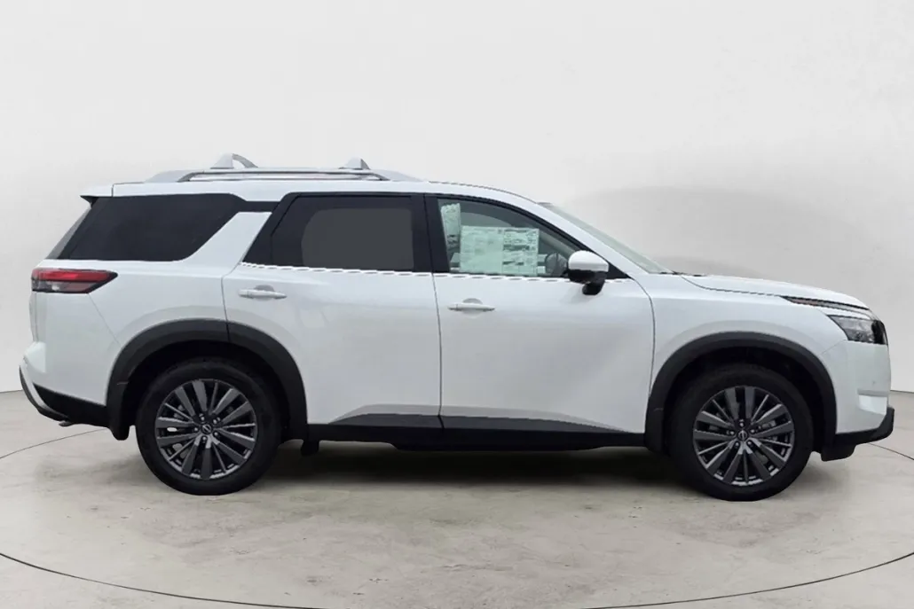 2025 Nissan Pathfinder SL photo 1