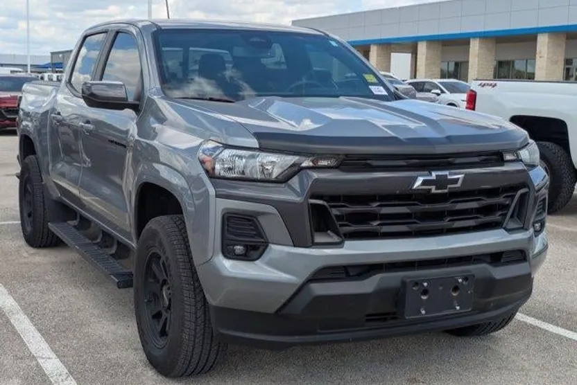 2024 Chevrolet Colorado LT photo 1