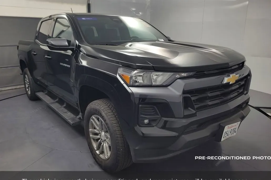 2024 Chevrolet Colorado LT photo 1