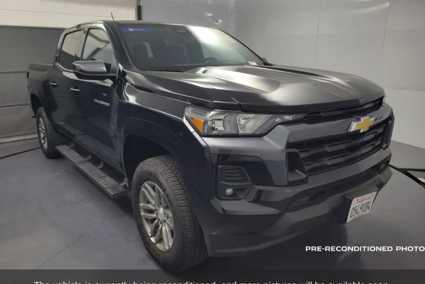 2024 Chevrolet Colorado LT photo 1
