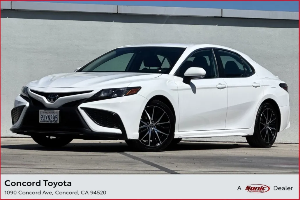 2024 Toyota Camry SE photo 1