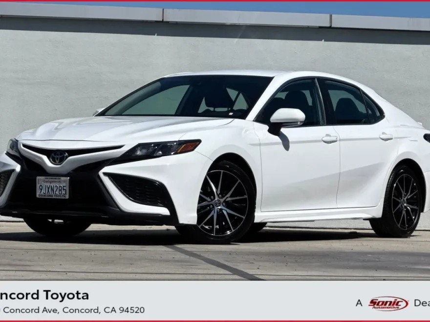 2024 Toyota Camry SE photo 1