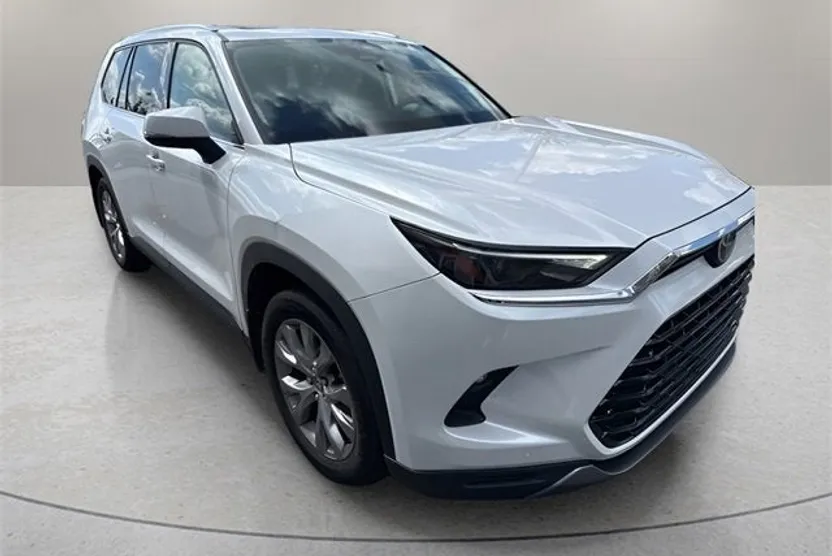 2024 Toyota Highlander Hybrid Limited photo 1