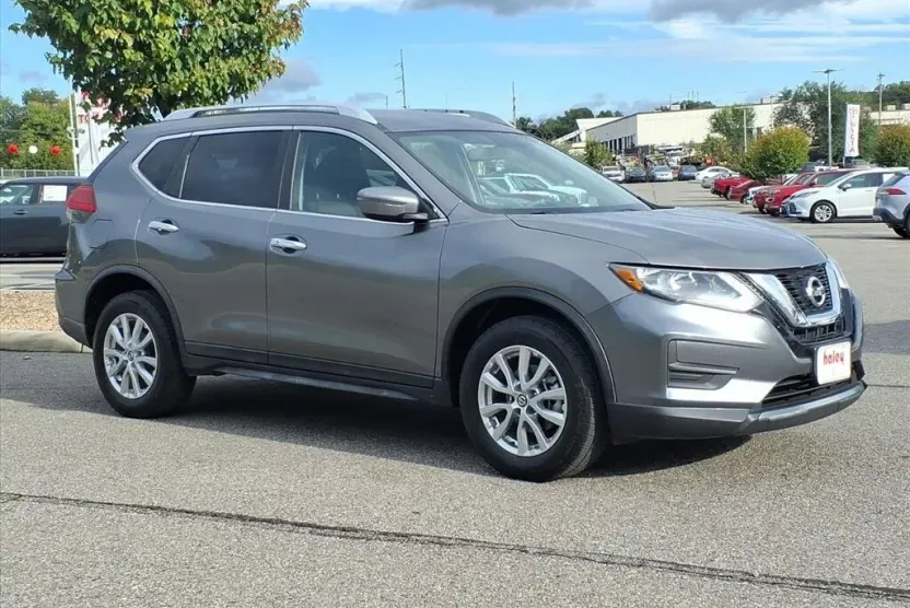 2017 Nissan Rogue SV AWD photo 1