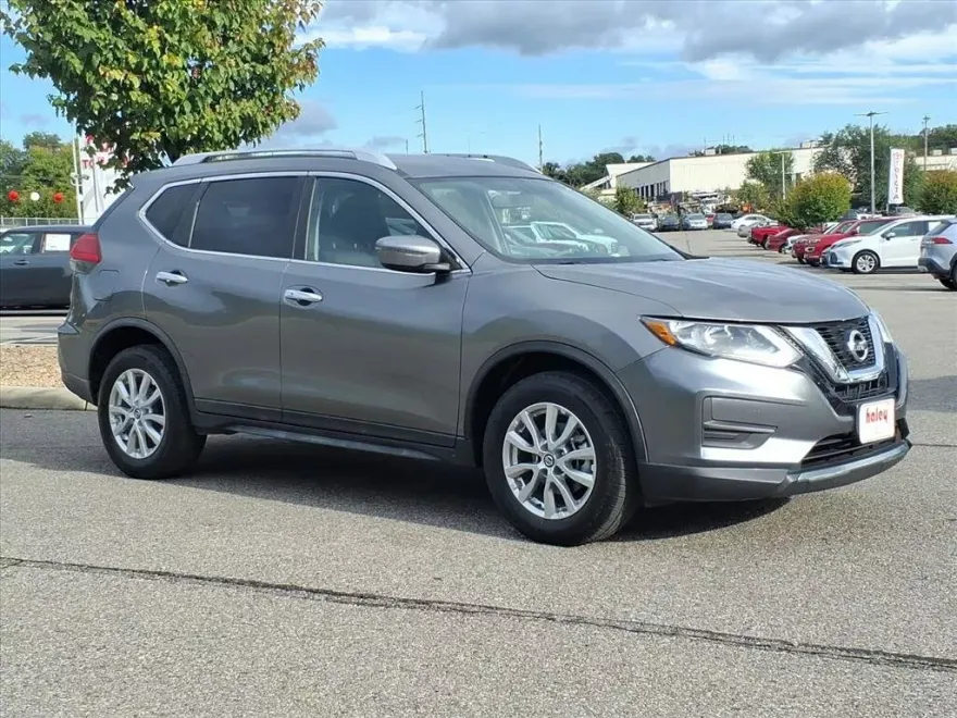 2017 Nissan Rogue SV AWD photo 1