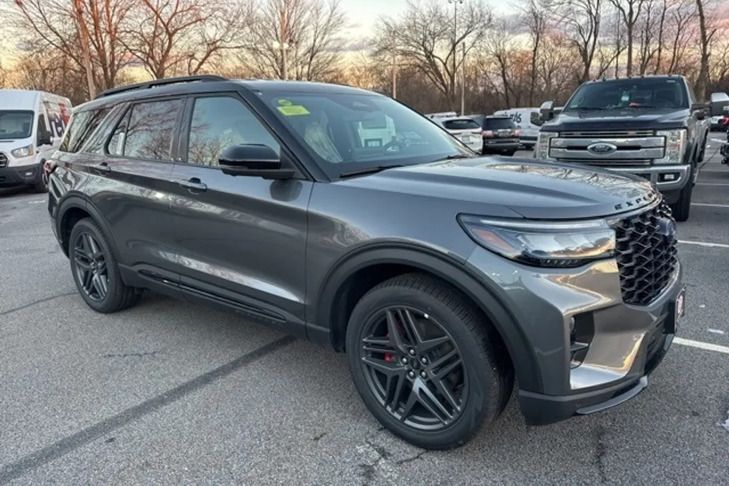 2025 Ford Explorer ST photo 1