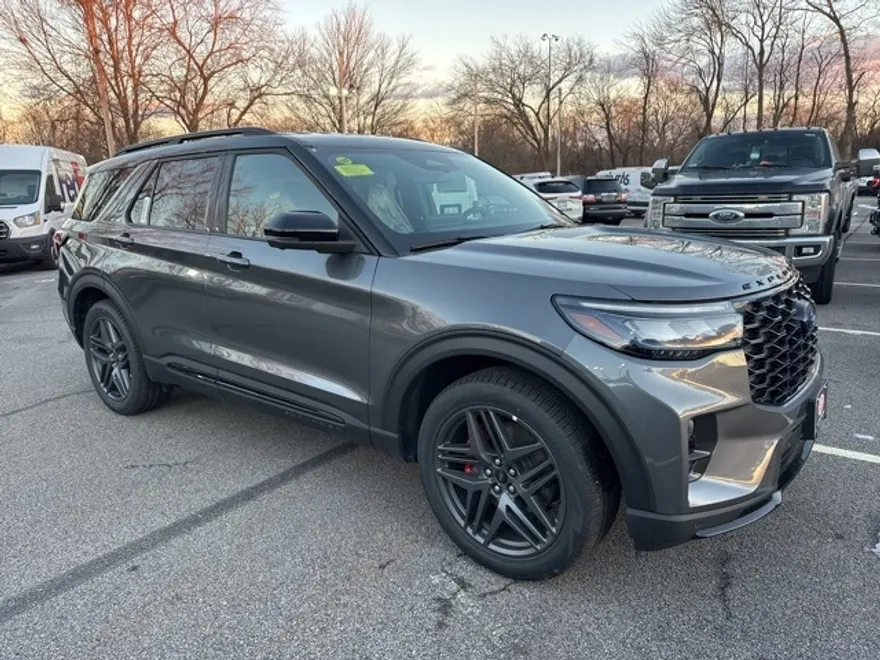 2025 Ford Explorer ST photo 1