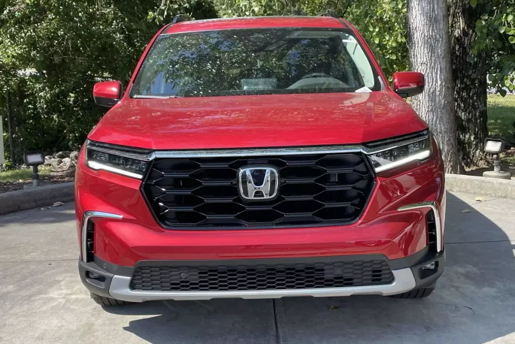 2025 Honda Pilot Touring photo 1